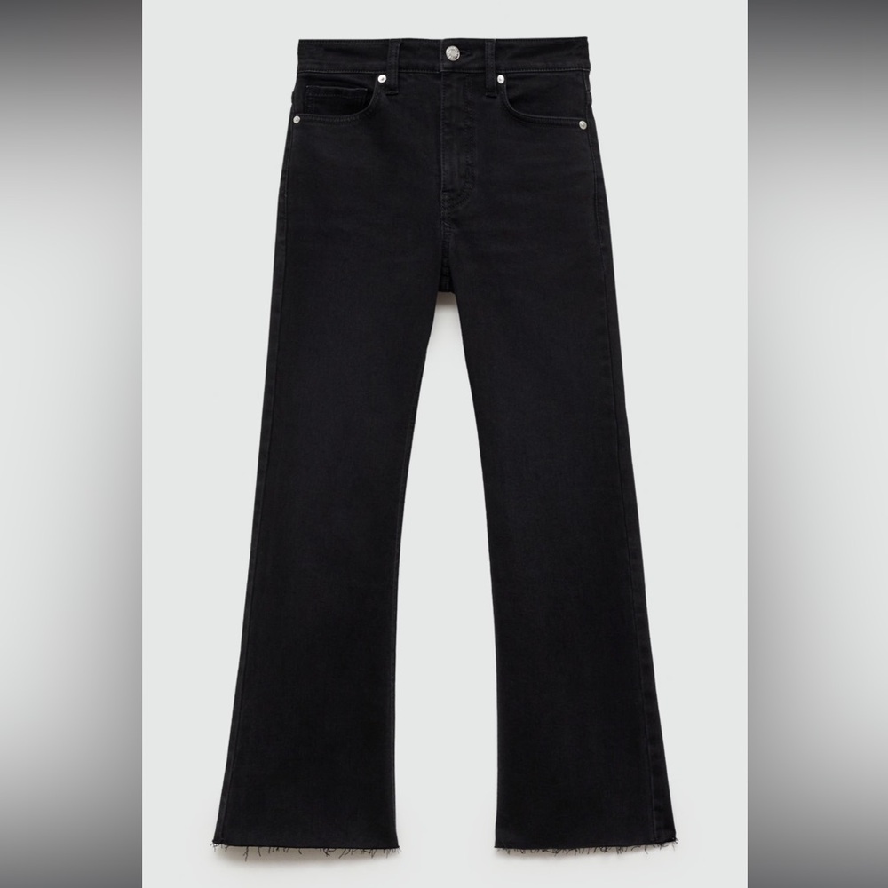 🌿 Mango High Waisted Cropped Slim Fit Flared Kiki Jeans w Raw Hem in Black 🌿